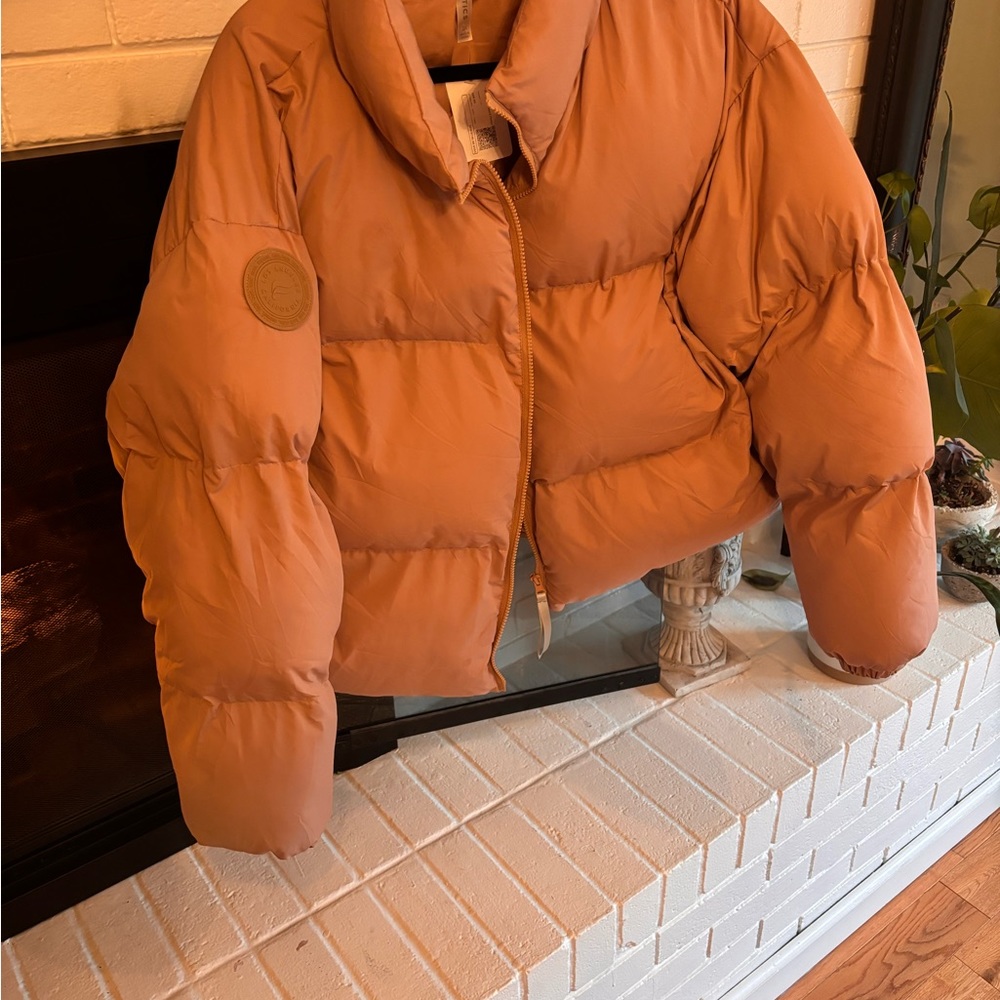 Fabletics Wander Cropped Puffer - Picture 5 of 9